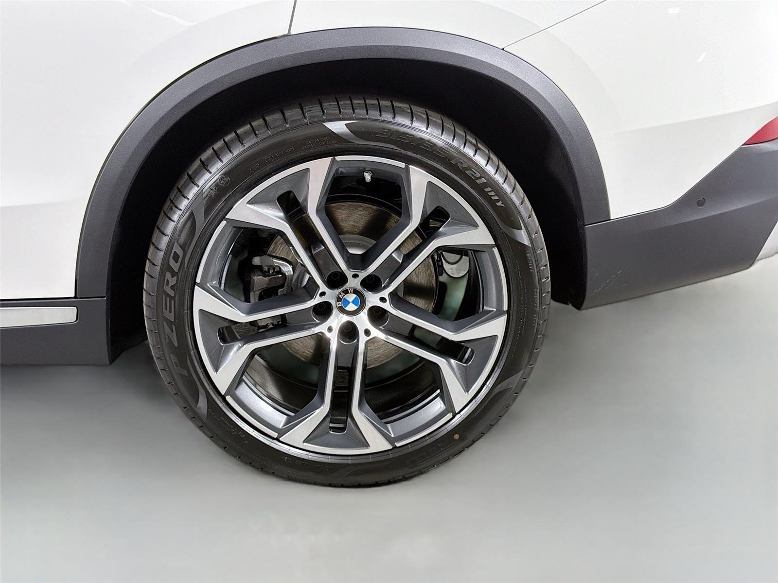 New 2026 Alpine White BMW xDrive40i image 29