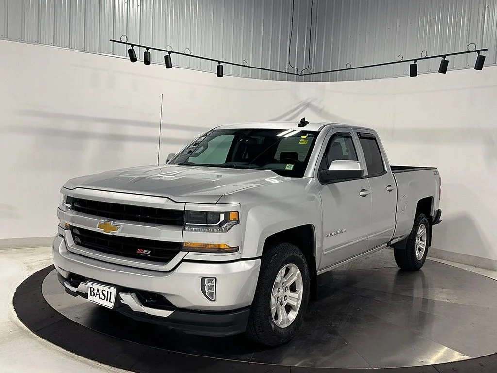 Used 2019 Silver Chevrolet LT image 8