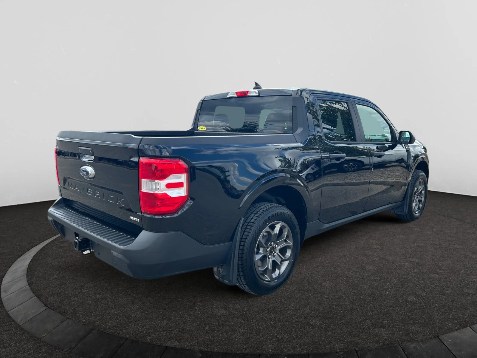 Used 2022 BLACK Ford XLT SuperCrew   AWD image 5