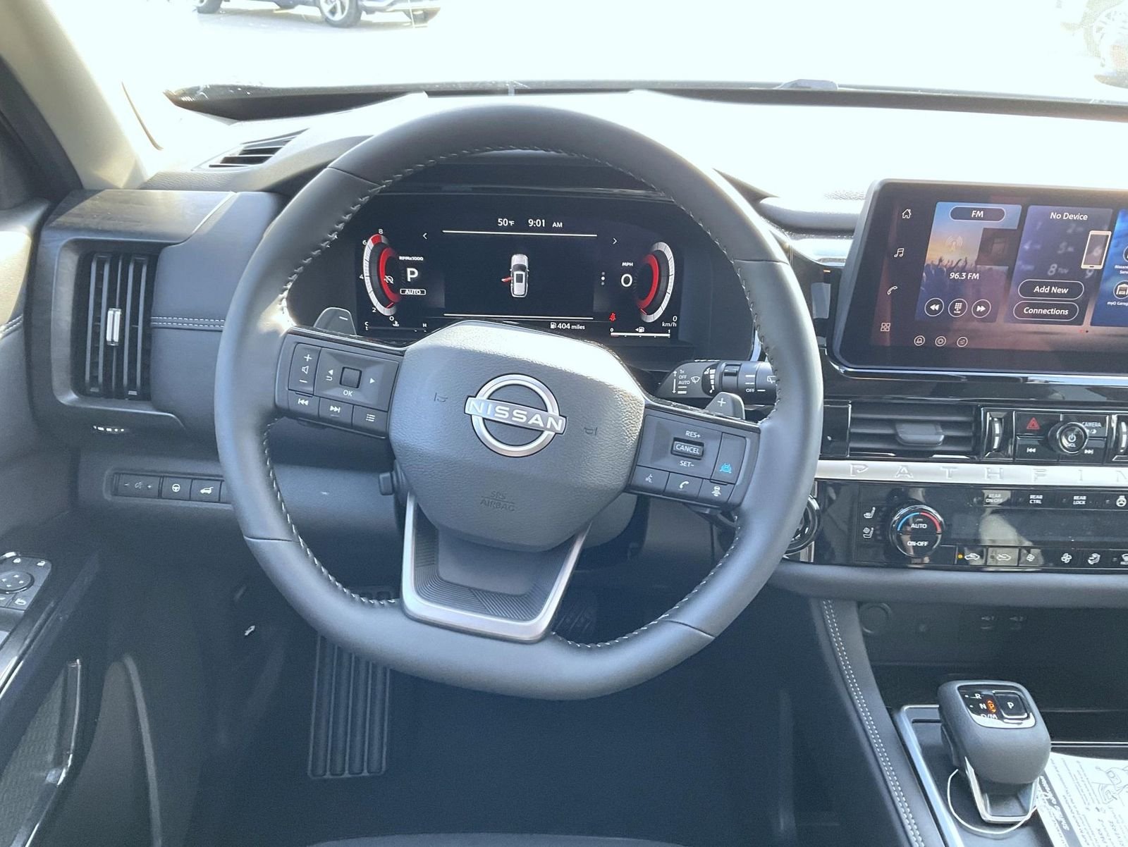 New 2026 Boulder Gray Pearl / Super Black Two-tone Nissan Platinum image 13