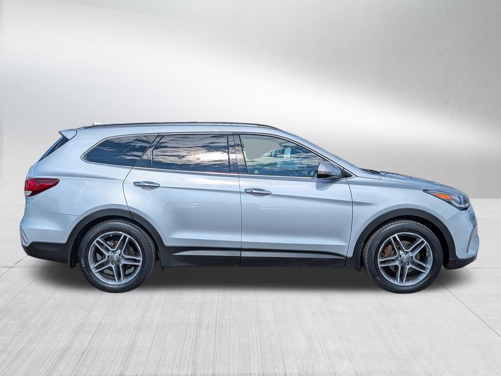 Used 2017 Hyundai Santa Fe SE Ultimate with VIN KM8SRDHF0HU207468 for sale in Minneapolis, MN