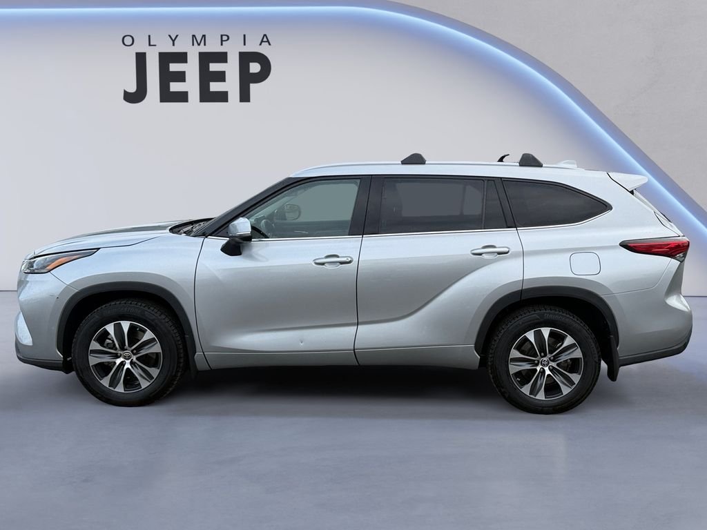 Used 2022 Silver Toyota XLE image 2