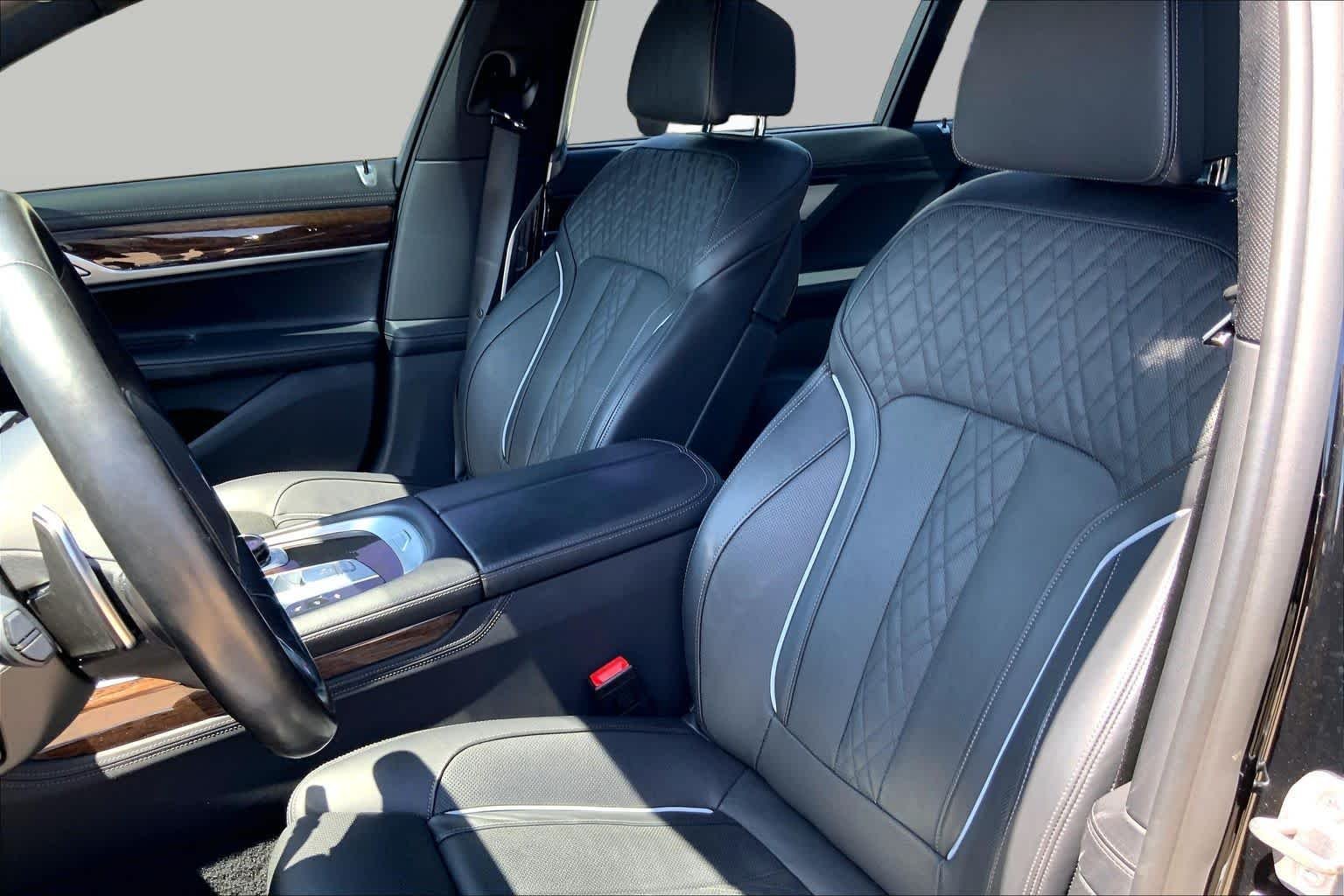 Pre-Owned 2022 BMW 740i 740i
