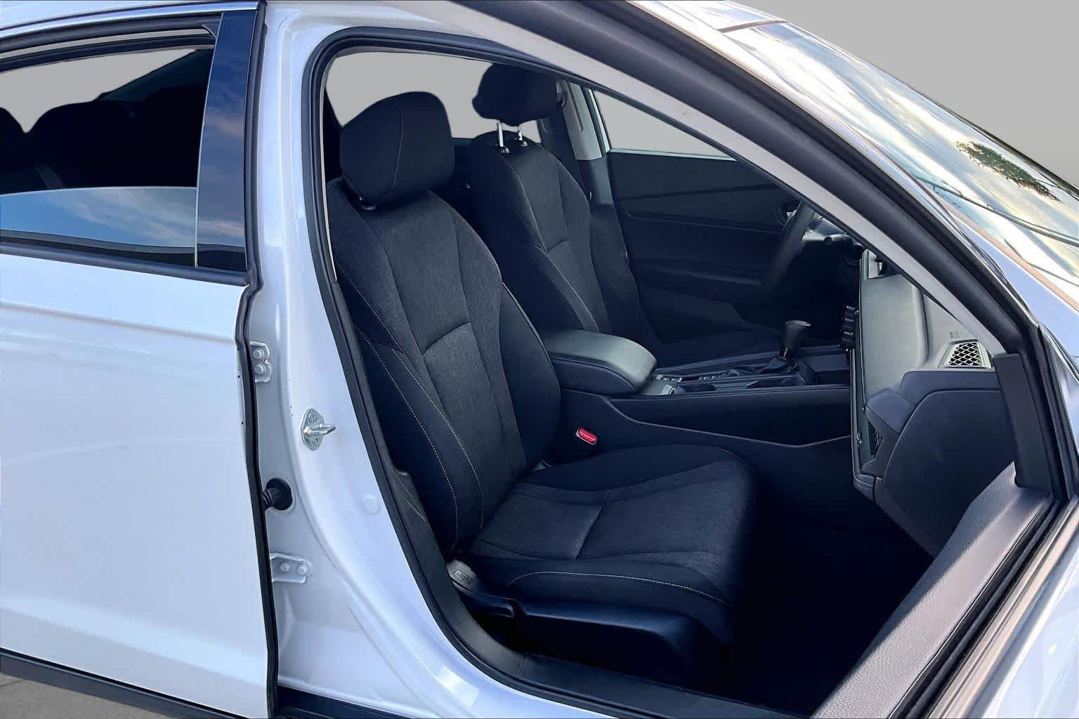 Used 2023 Platinum White Pearl Honda EX image 9