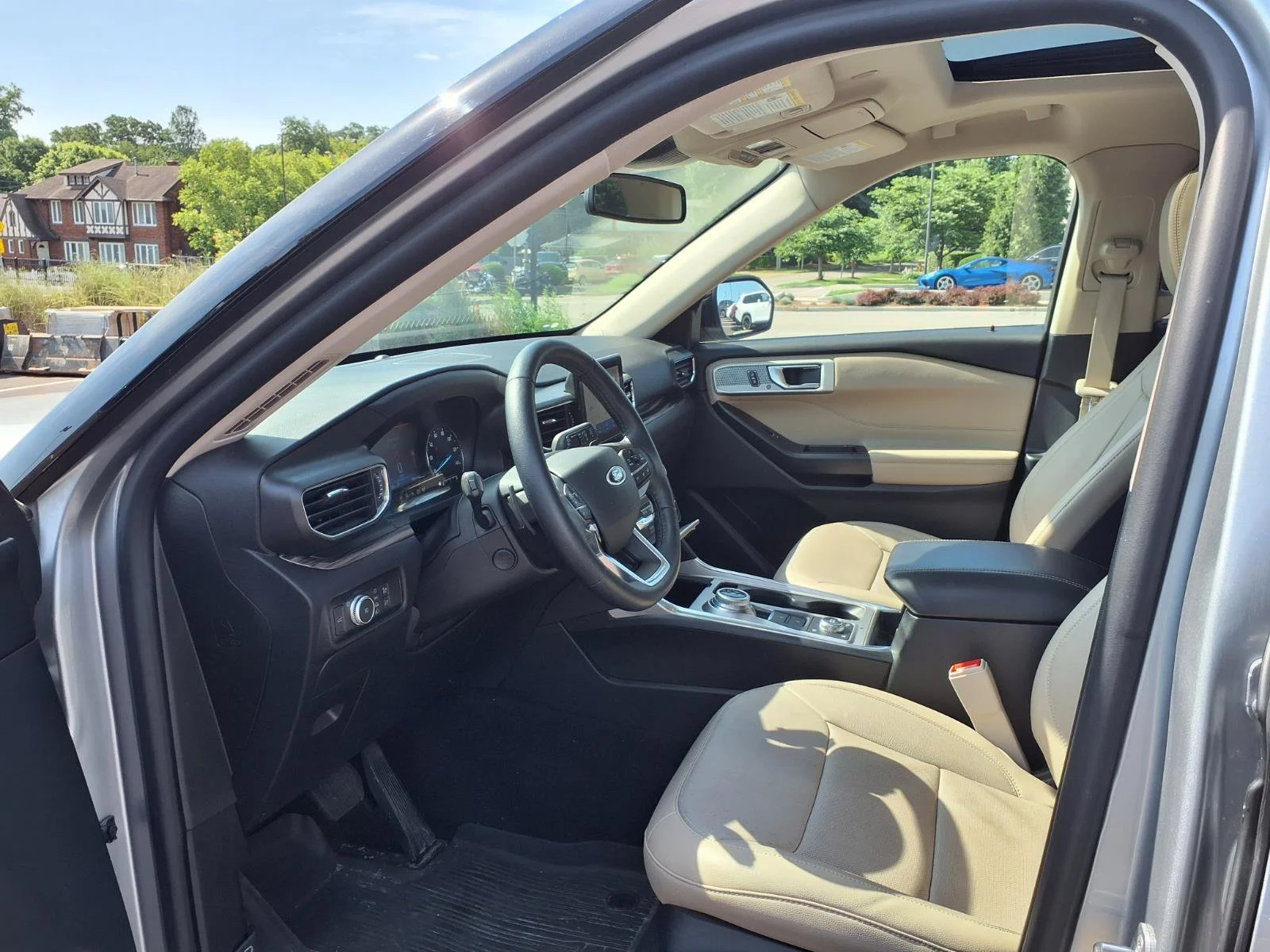Used 2020 Silver Metallic Ford Limited image 22
