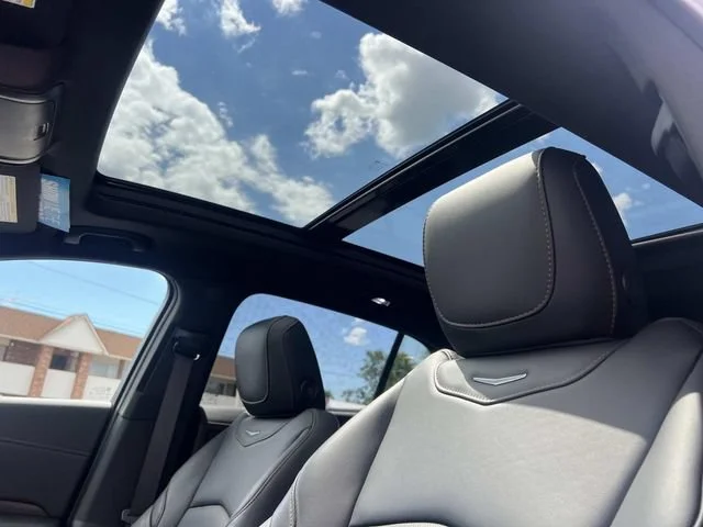 Used 2019 CRYSTAL WHITE TRICOAT Cadillac AWD Sport image 18