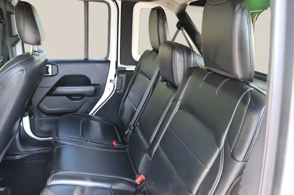 Used 2018 White Jeep Unlimited Sahara image 16