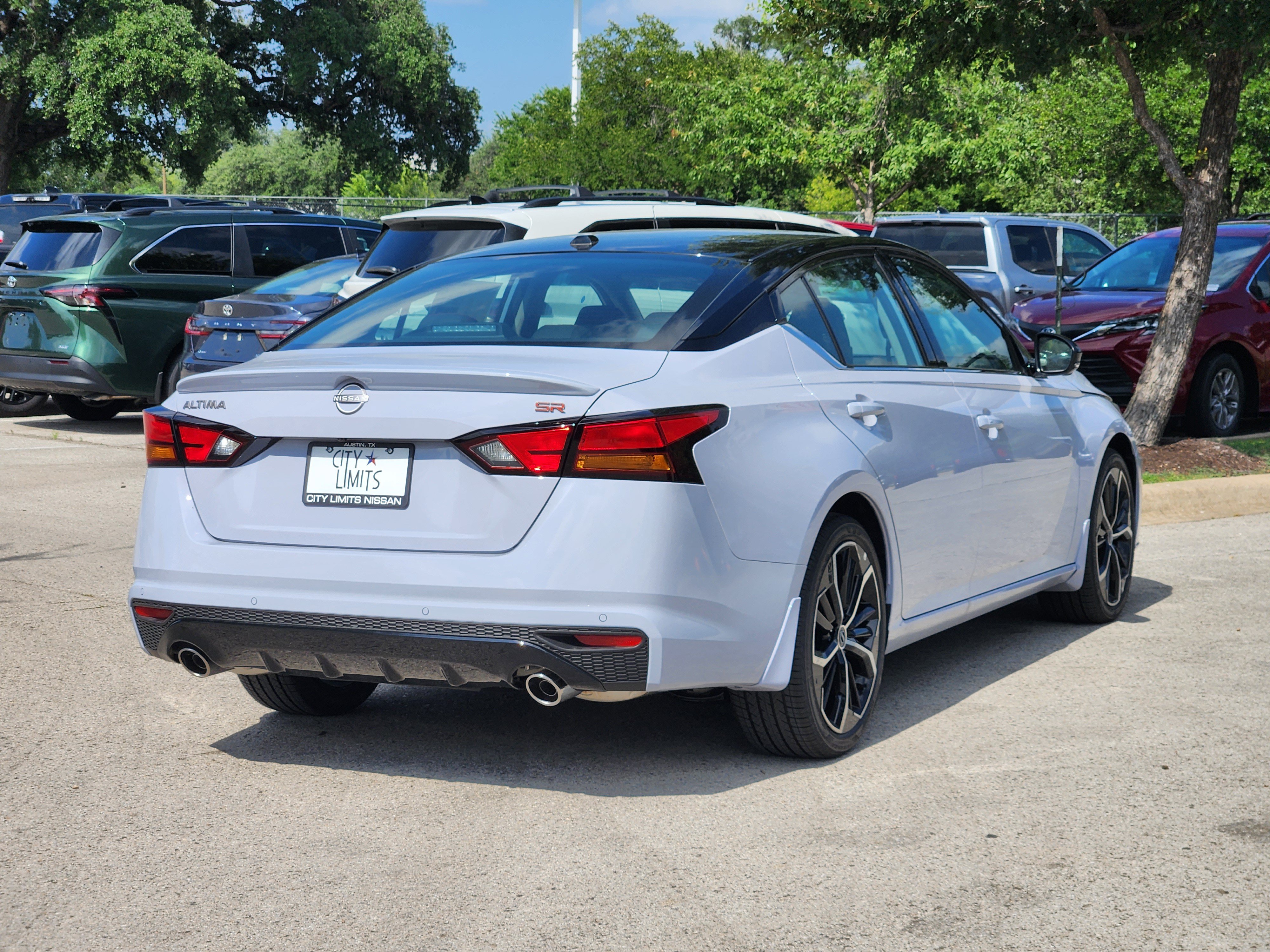 New 2026 Gray Sky Pearl / Super Black Two-tone Nissan SR image 7