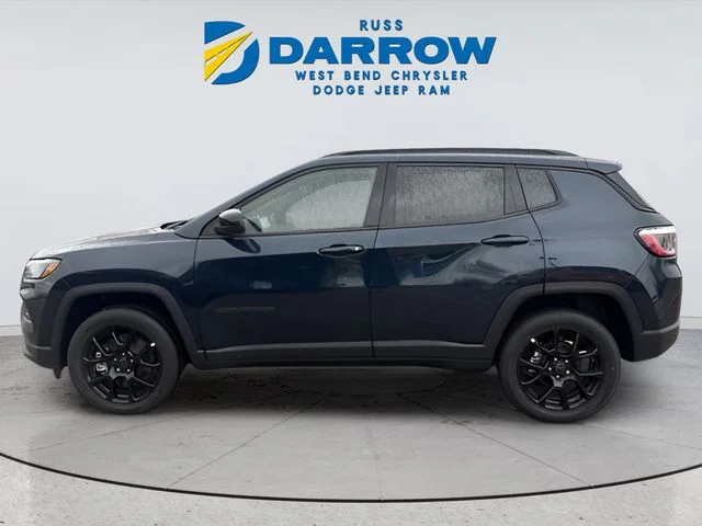 New 2026 Fathom Blue Pearl-Coat Exterior Paint Jeep Latitude image 2