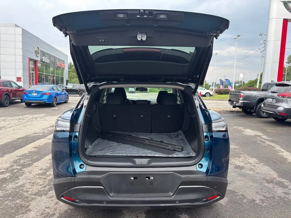 Used 2025 Blue Nissan SL image 10
