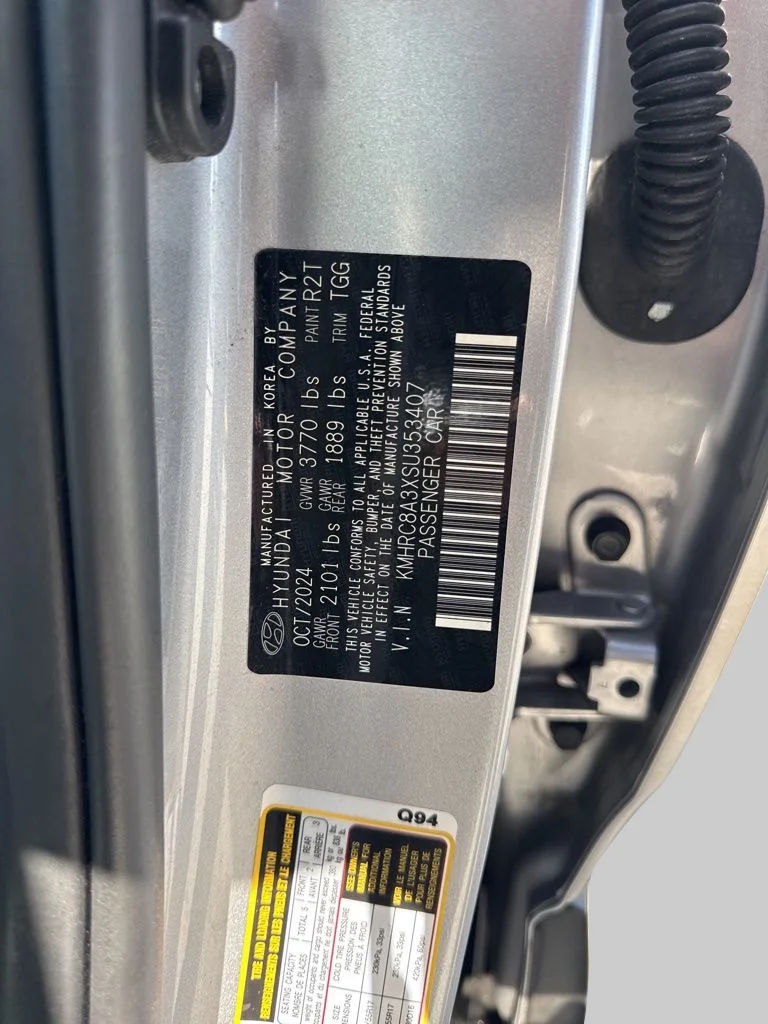 Used 2025 Silver Hyundai SEL image 29