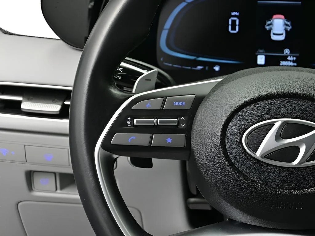 Used 2024 Hyper White Hyundai SEL image 11
