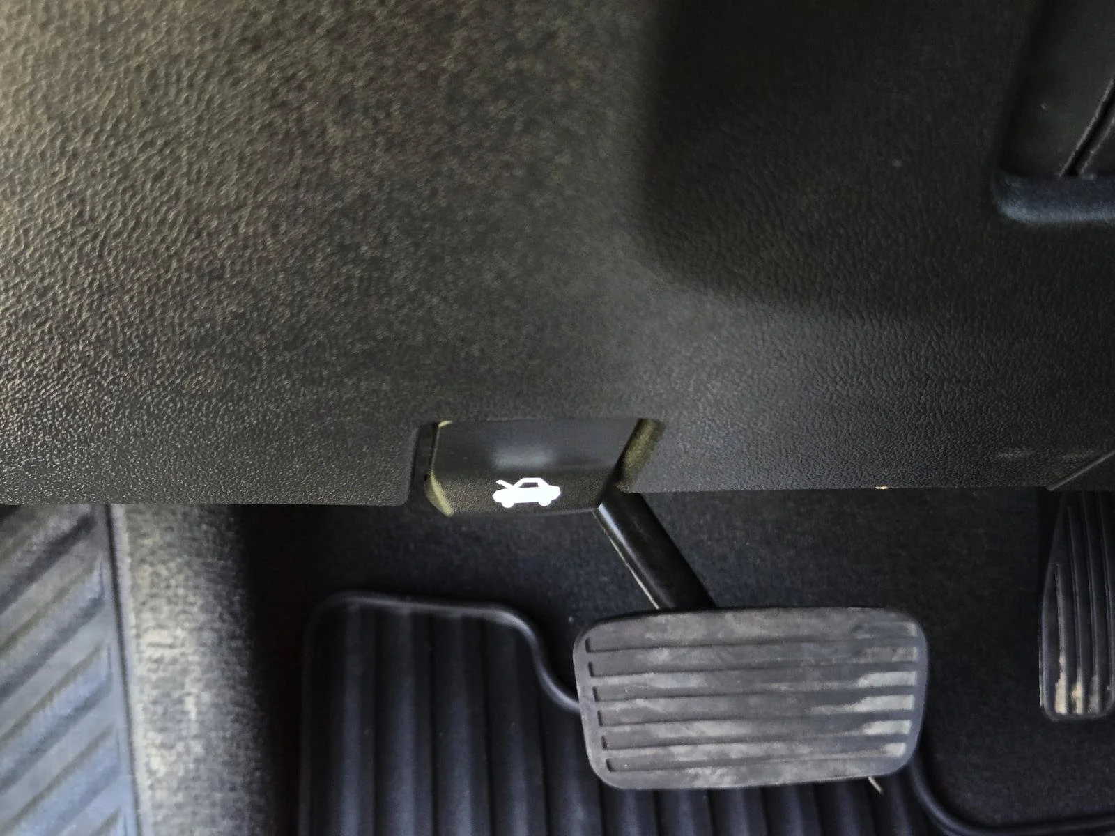 Used 2025 Summit White Chevrolet LT image 31
