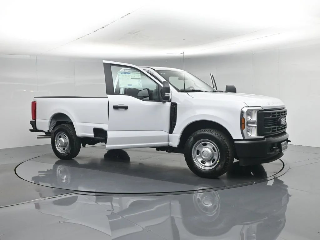 New 2027 Oxford White Ford XLT image 27