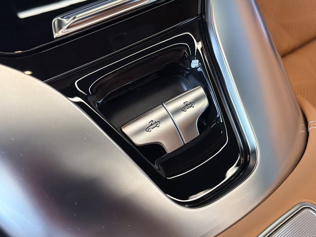 New 2027 MANUFAKTUR moonlight white magno (White Ambiance) Mercedes-Benz Maybach SL 680 Monogram Series image 77