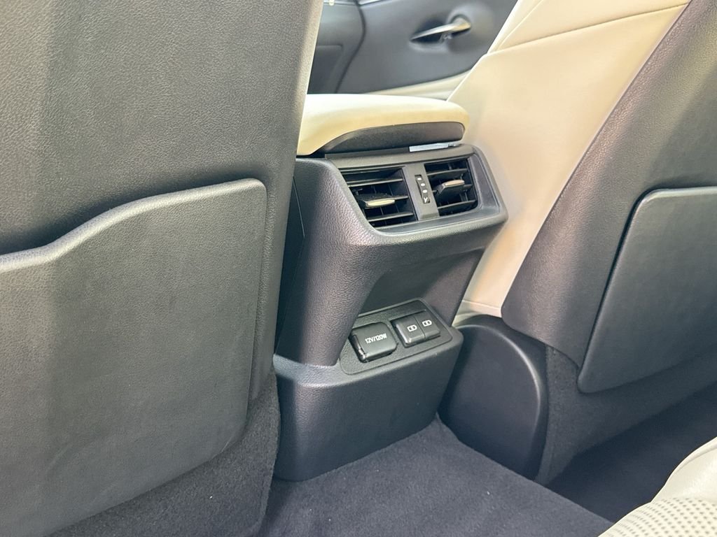 Used 2025  Lexus 350 image 33