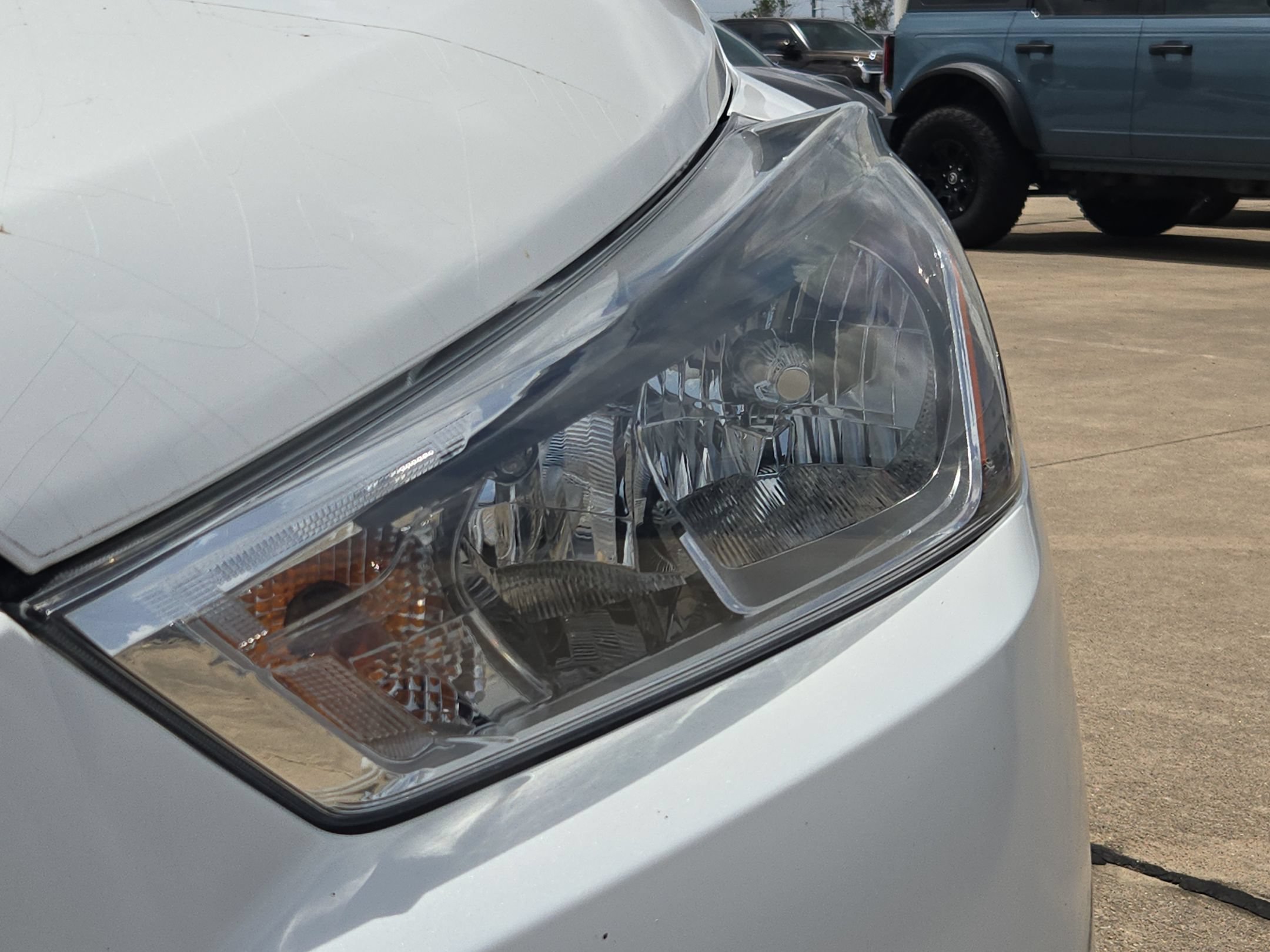 Used 2018 Aspen White / Super Black Nissan SV image 9