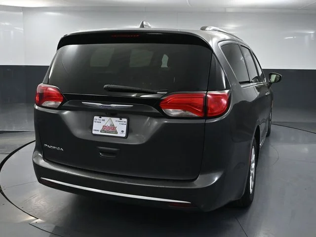 Used 2020 Gray Chrysler Touring L image 4