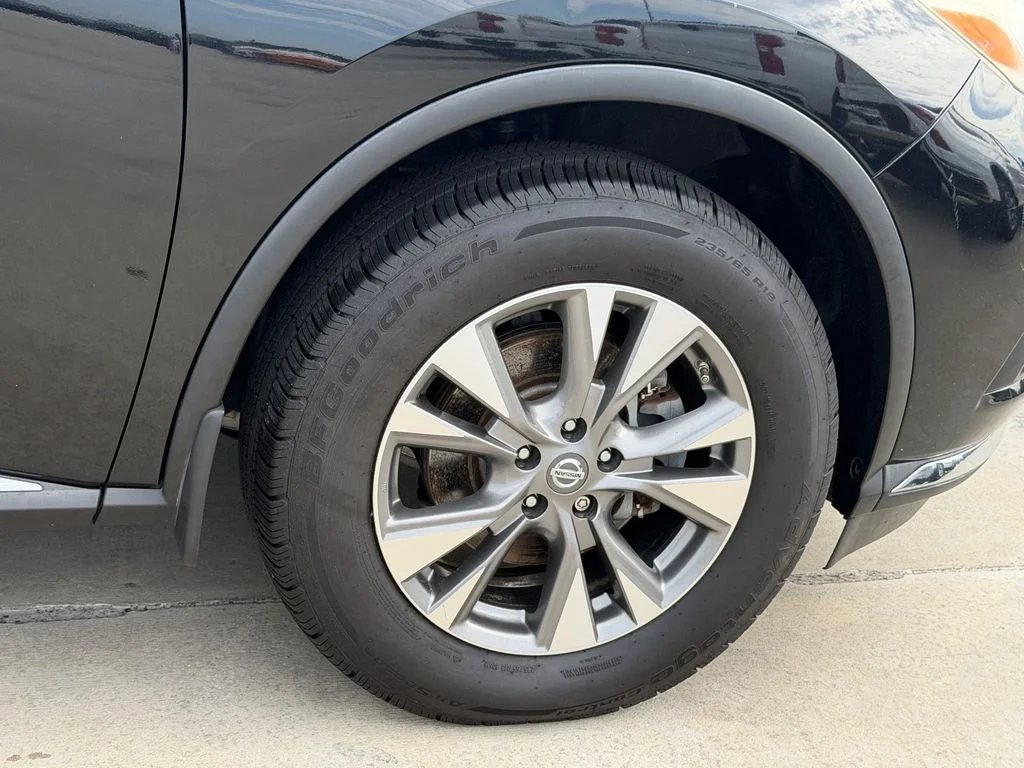 Used 2017 Black Nissan SL image 9