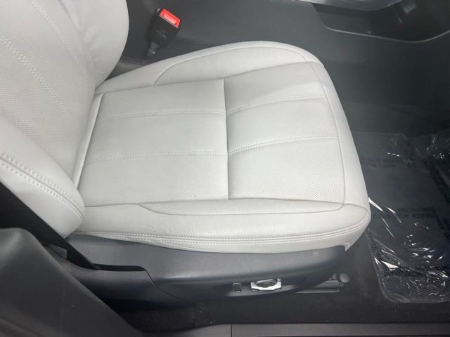 Used 2021 Silver Land Rover SE image 23