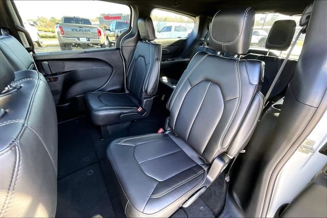New 2026 Chrysler Pacifica Select 4D Passenger Van