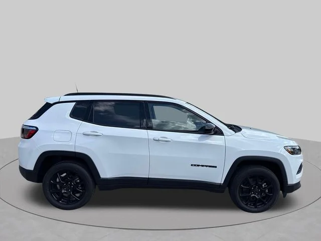 New 2026 Bright White Clear-Coat Exterior Paint Jeep Latitude image 9