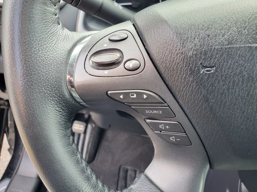 Used 2020 Black Nissan SL image 9