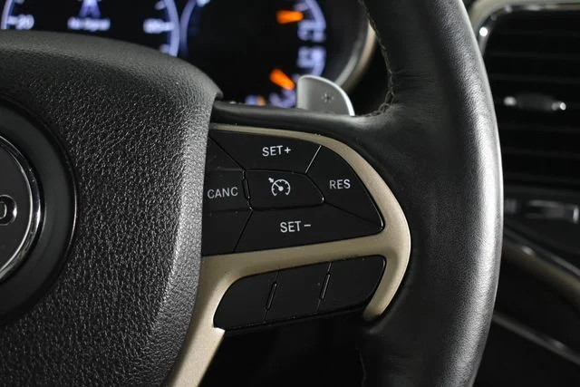 Used 2016 Silver Jeep Limited image 33