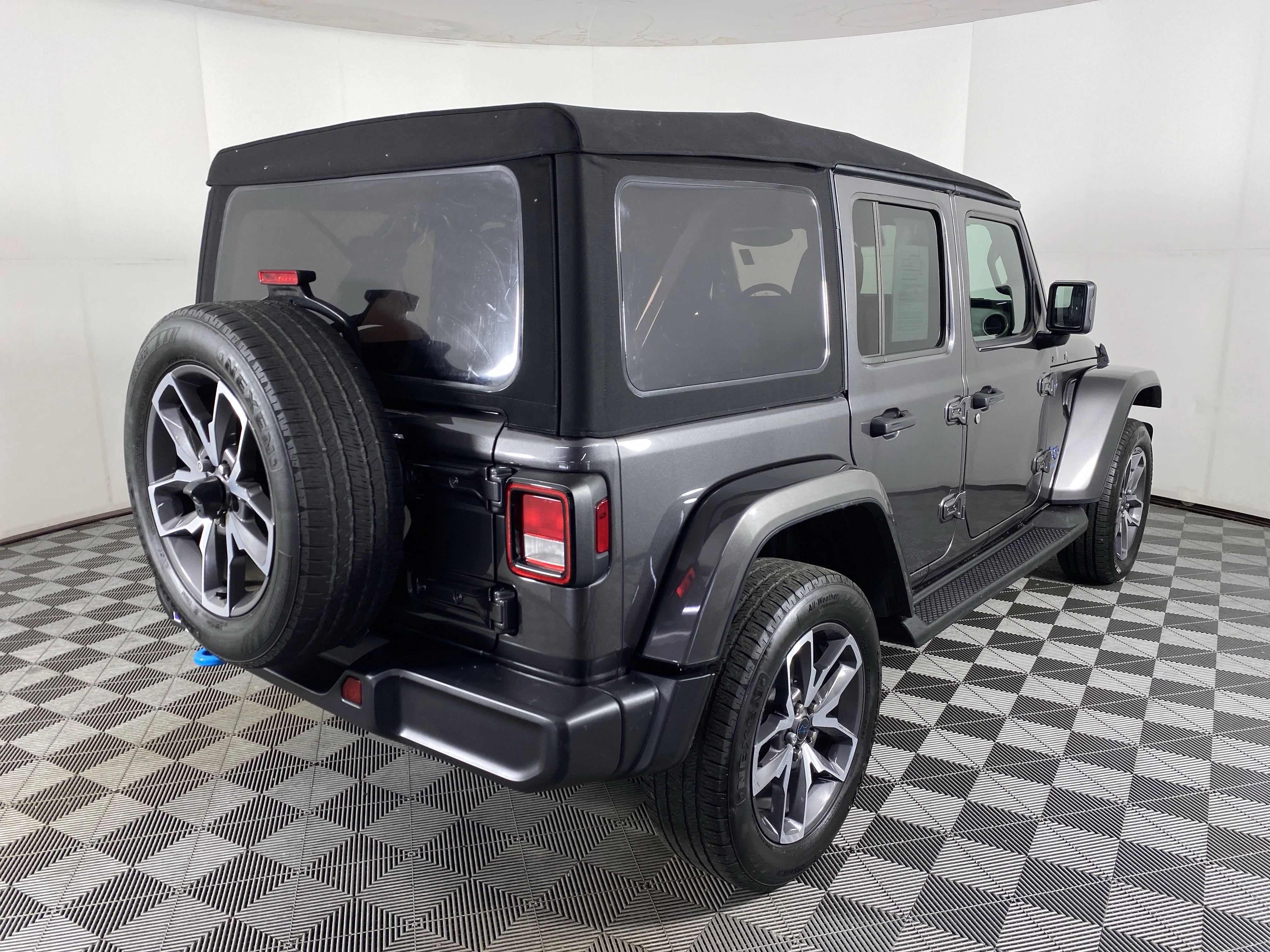 Used 2024 Granite Crystal Metallic Clearcoat Jeep Sport S image 7