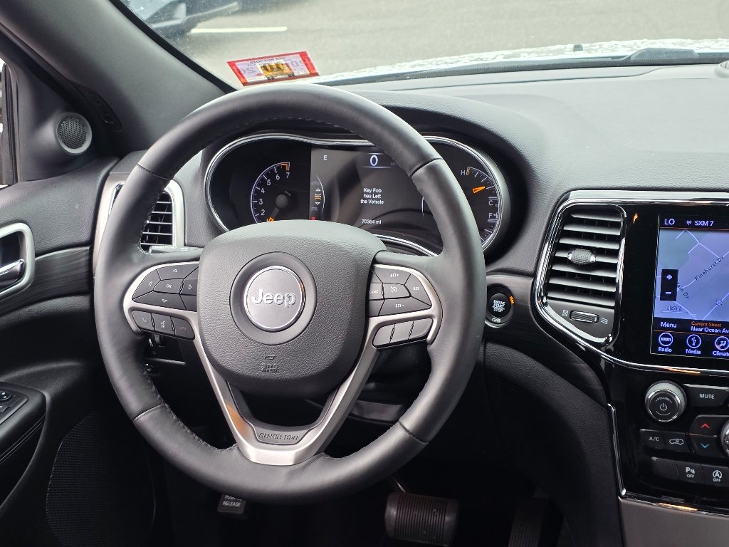 Used 2019 Billet Silver Metallic Clear Coat Jeep Altitude image 26