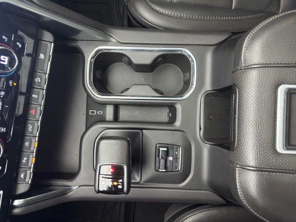 Used 2022 White Frost Tricoat GMC Denali image 18