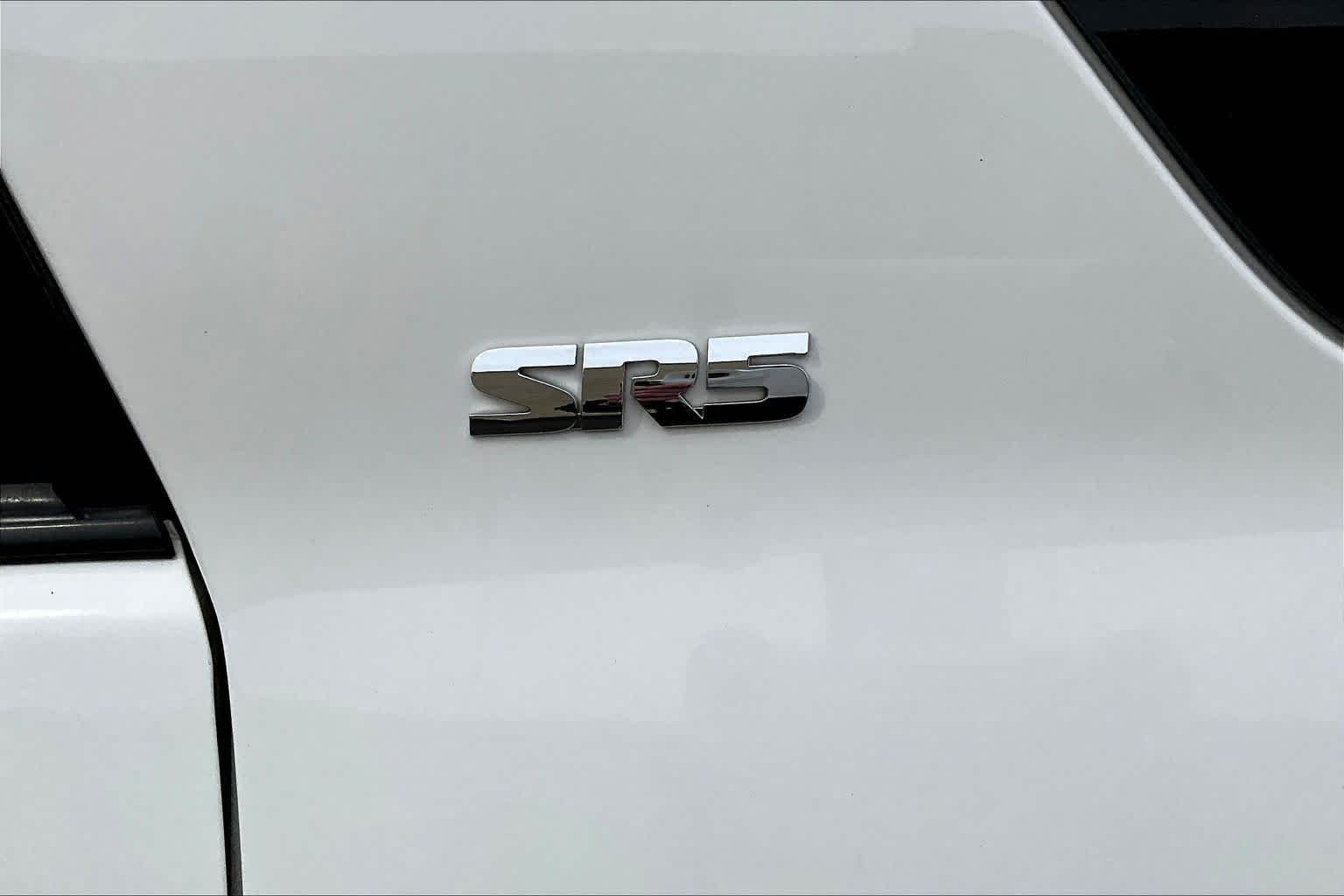 Used 2019 Super White Toyota SR5 image 10