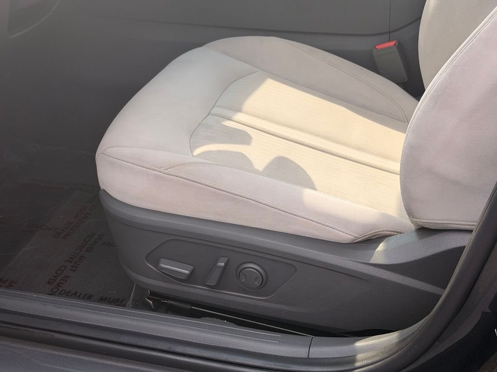 Used 2025 Gray Hyundai SEL image 23