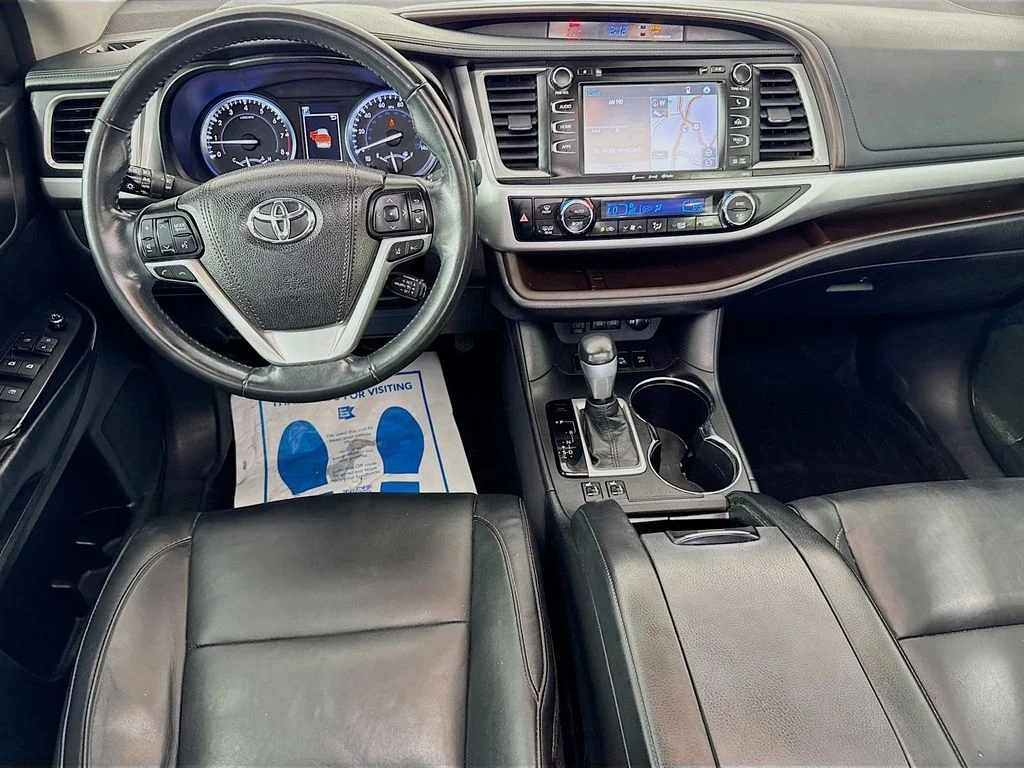 Used 2018 Gray Toyota XLE image 28