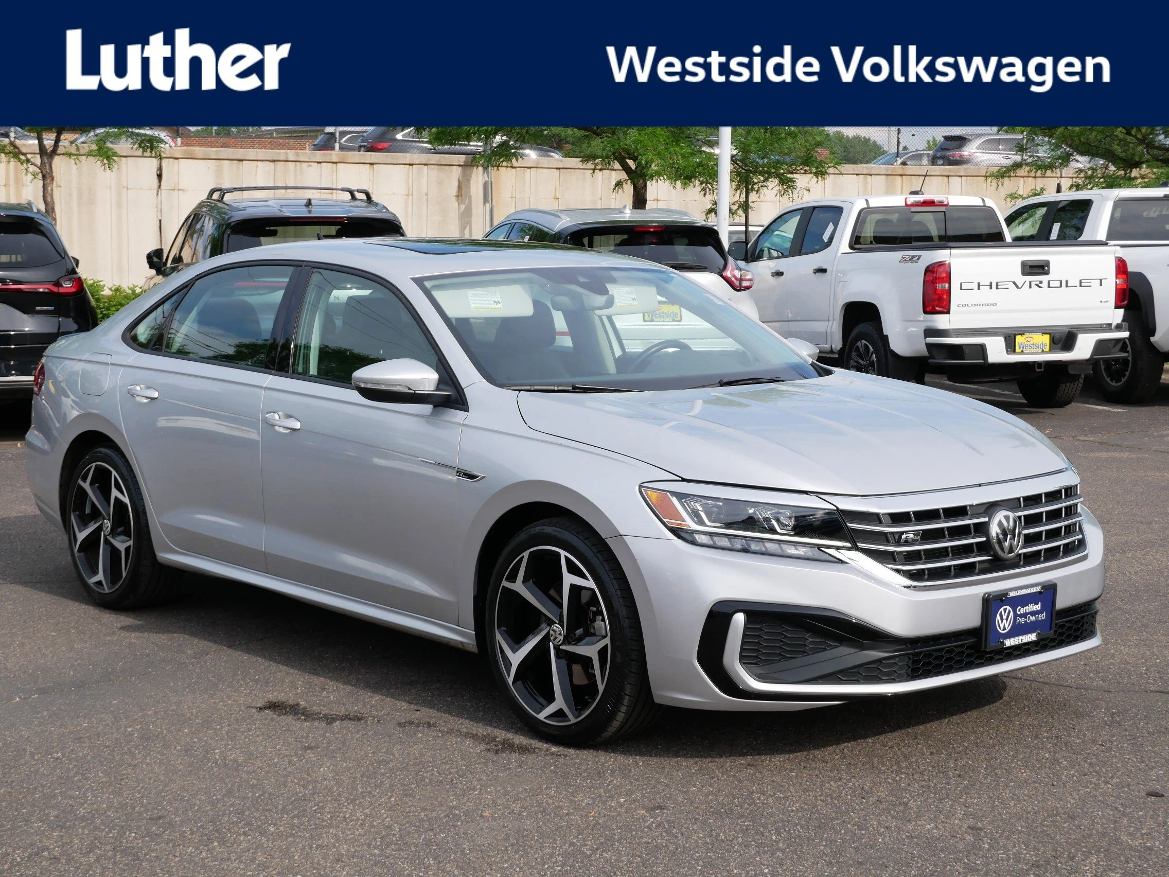 2020 Volkswagen Passat 2.0T R-Line Auto's photo