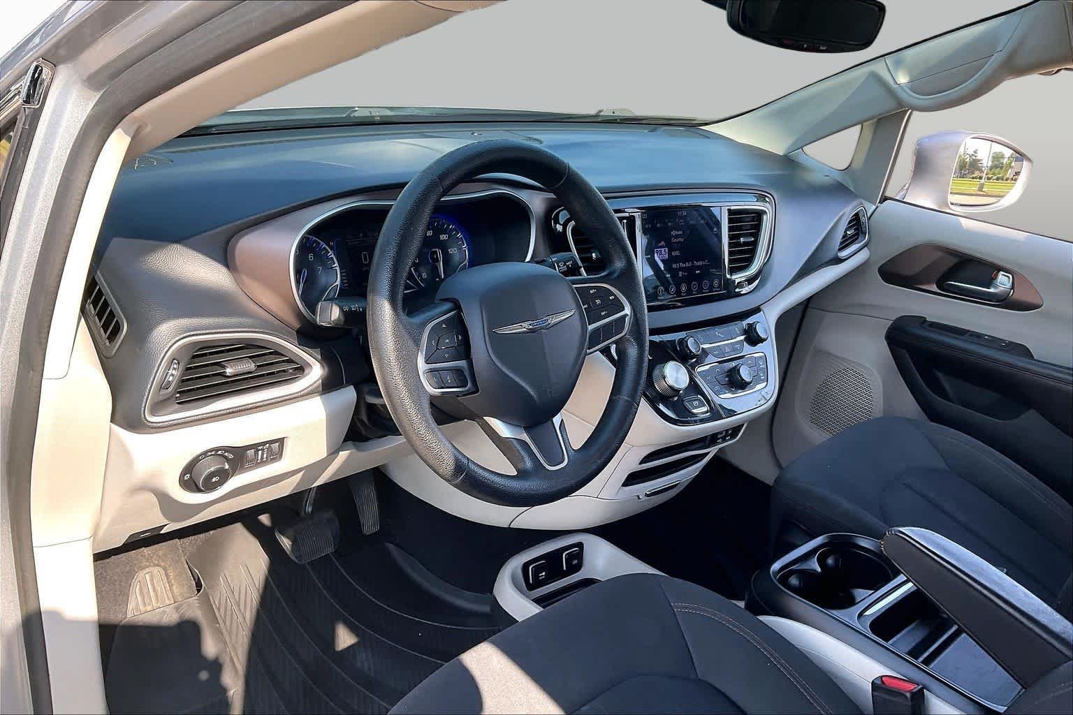 Used 2019 Billet Silver Metallic Clearcoat Chrysler Touring Plus image 16
