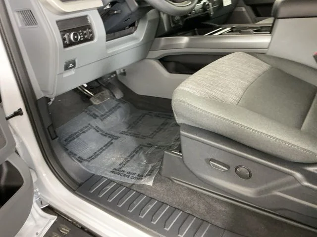 New 2026 Oxford White Ford XLT image 19