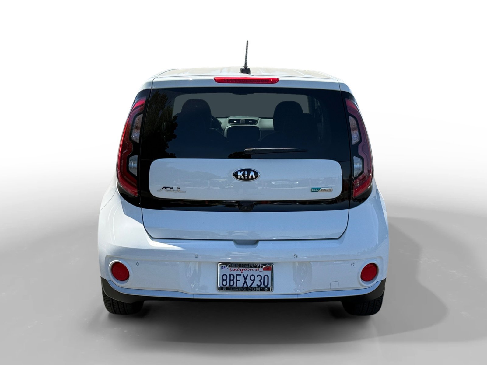 Used 2017 Clear White Kia Plus image 4