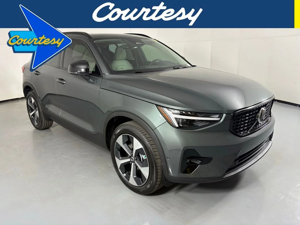 2026 Volvo XC40 B5 Plus Dark AWD's photo