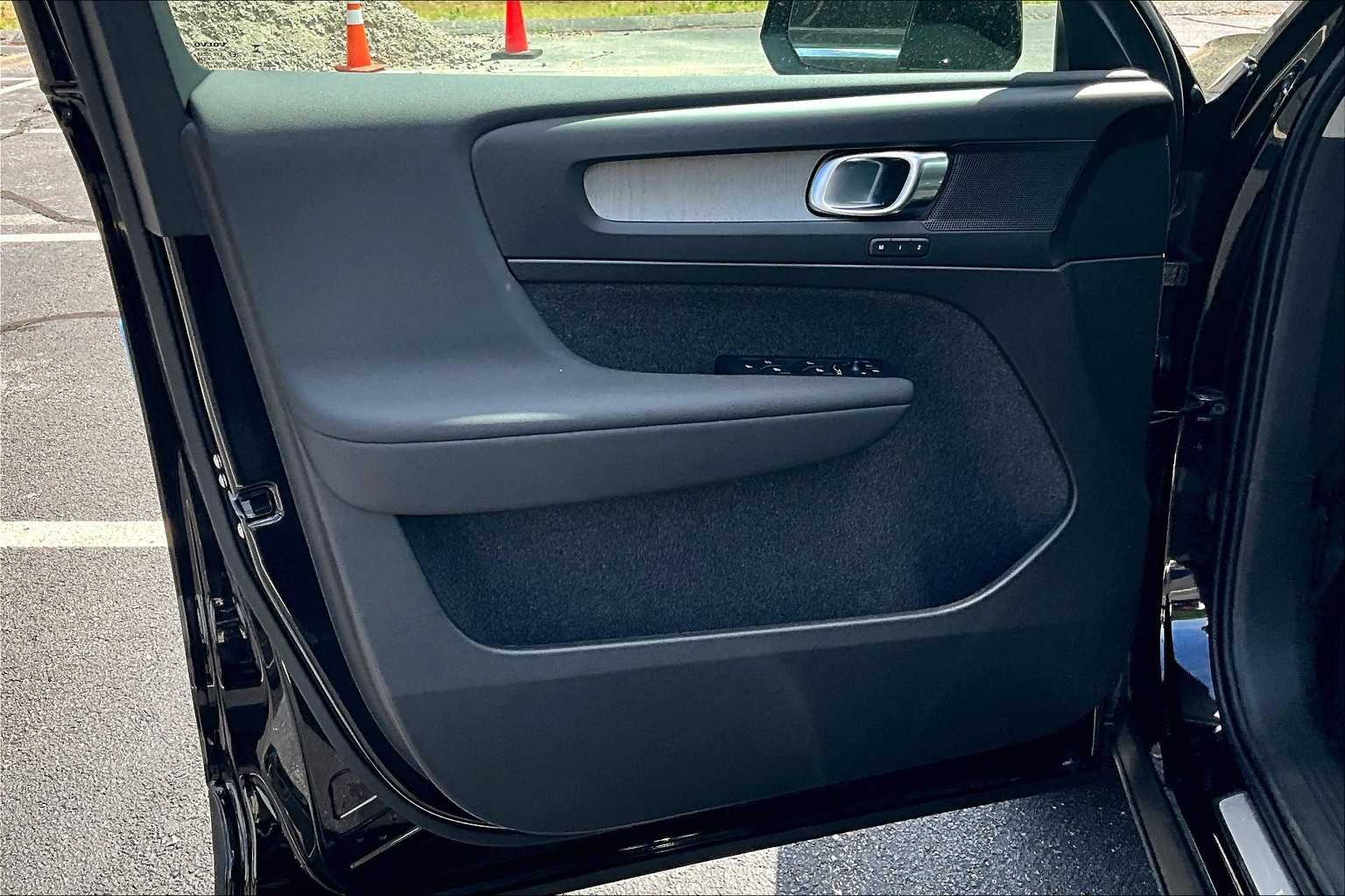 2026 Volvo XC40 Core - Photo 11