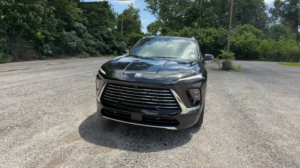 Used 2025 Black Buick Preferred image 3