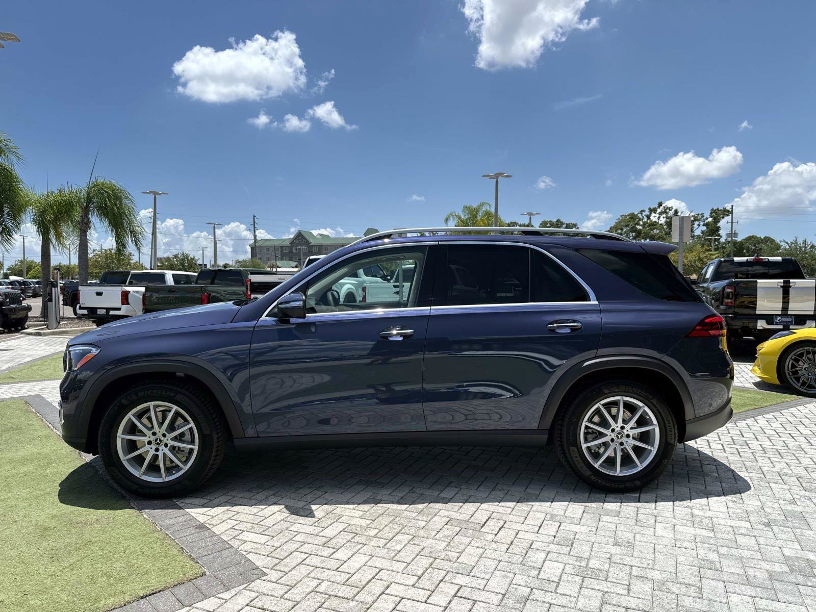 New 2026 Twilight Blue Metallic Mercedes-Benz 350 SUV image 3