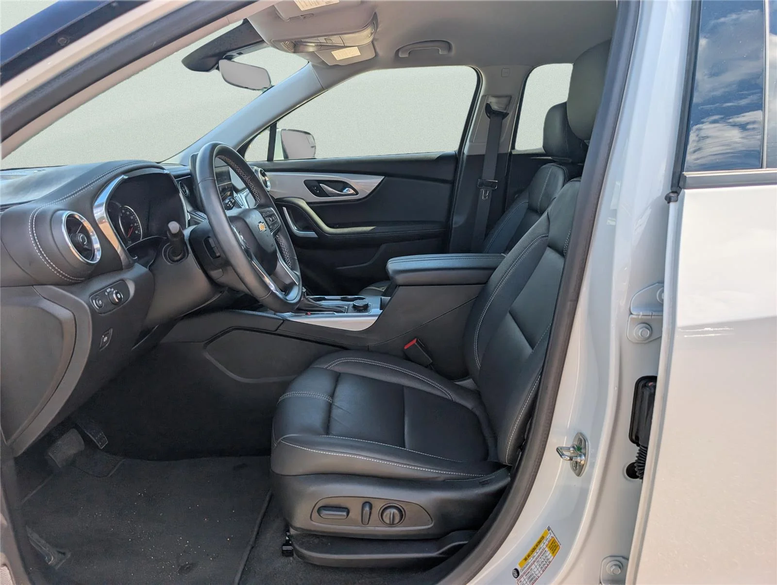 Used 2024 Summit White Chevrolet 3LT image 11