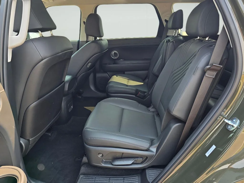 Used 2026 Titan Green Hyundai SEL 7P image 12