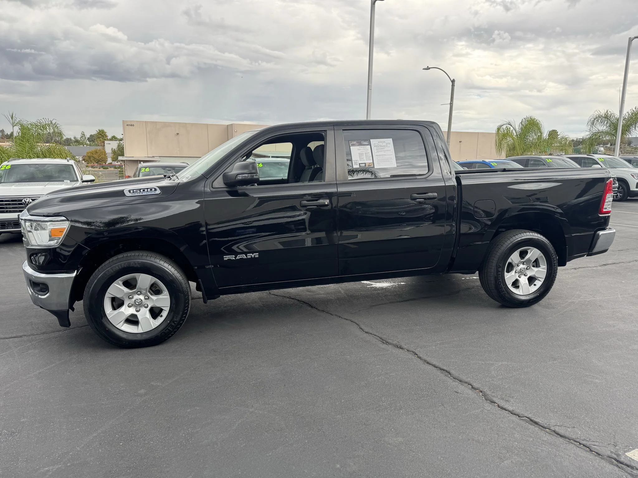 Used 2023 DIAMOND BLACK CRY Ram Big Horn image 5