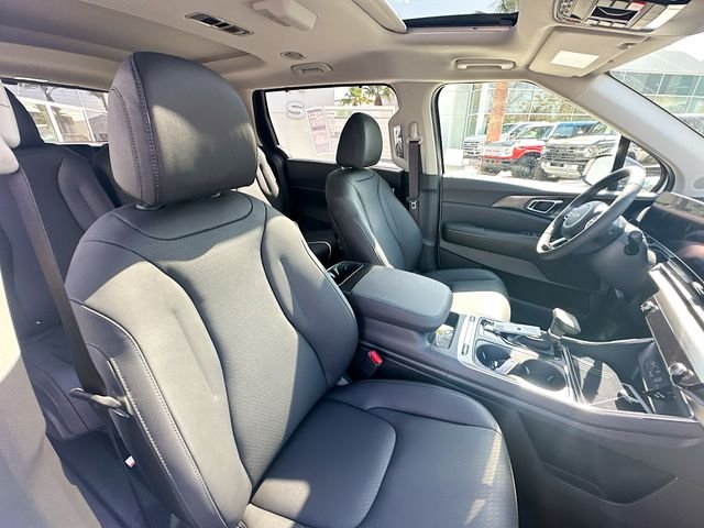 New 2026 Snow White Pearl Kia SX Prestige image 31