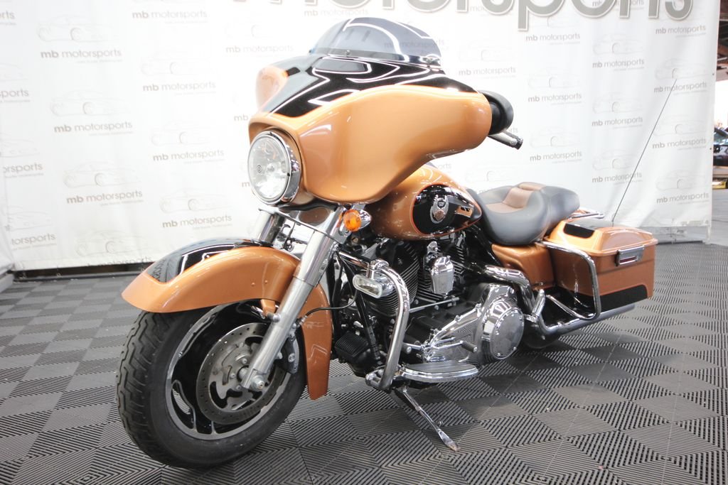 Used 2008 Brown Harley-Davidson FLHX image 1