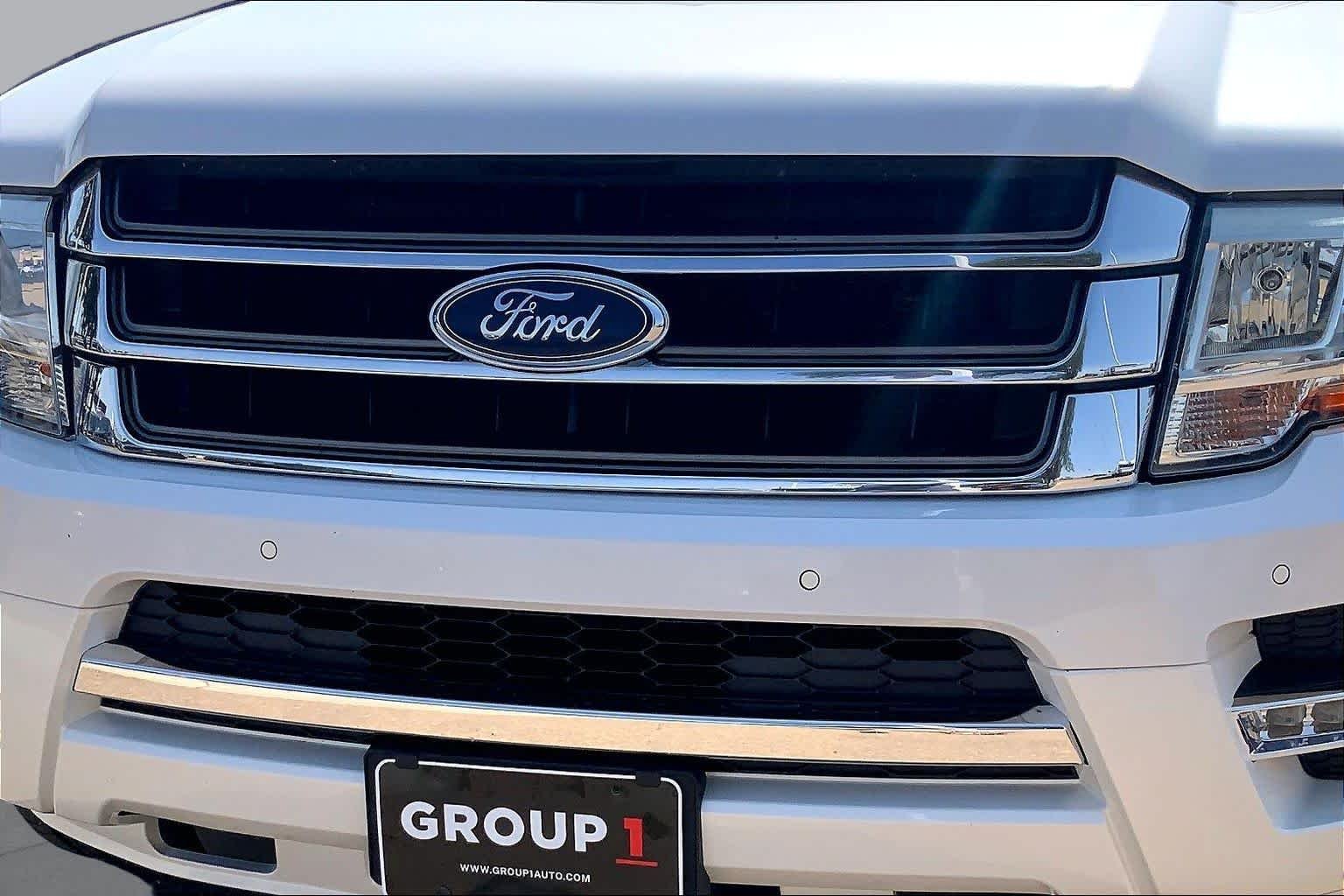Used 2017 White Platinum Metallic Tri-Coat Ford Limited image 30