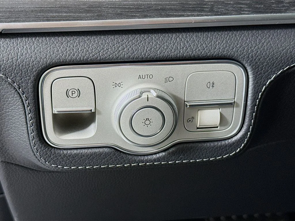 New 2026 White Mercedes-Benz GLS 580 image 10
