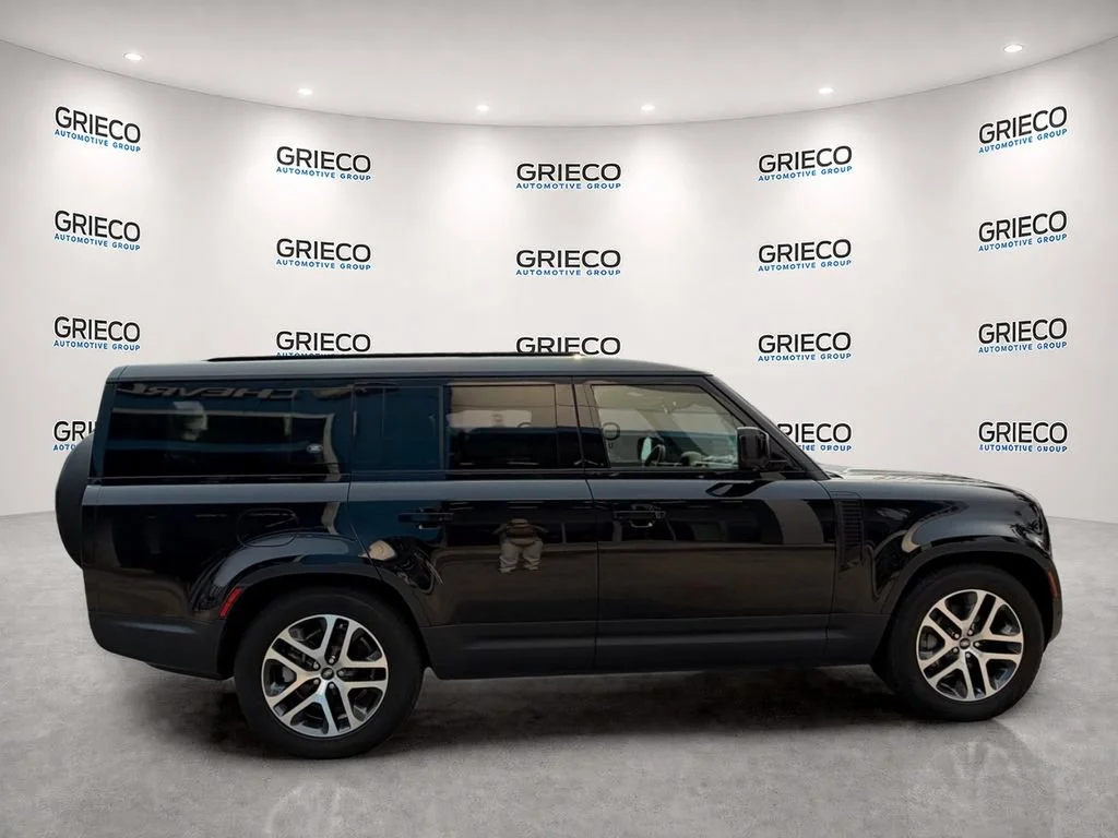 2023 Land Rover Defender SE - Photo 8